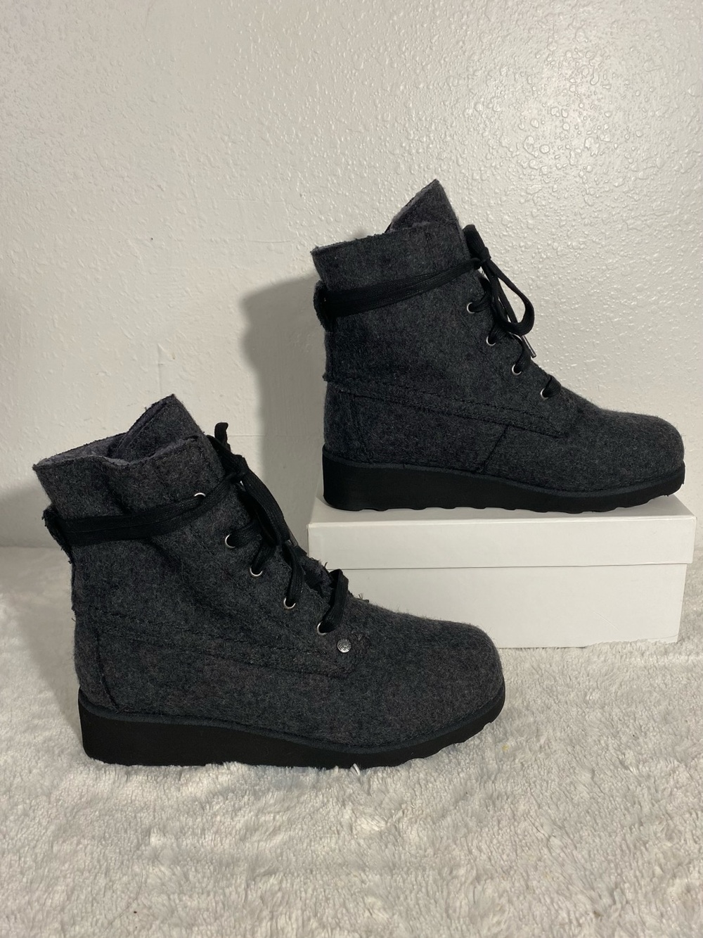 Bearpaw Krista Charcoal Gray Wool Felt Lace Up Boots Women’s Size 9 - Picture 3 of 12